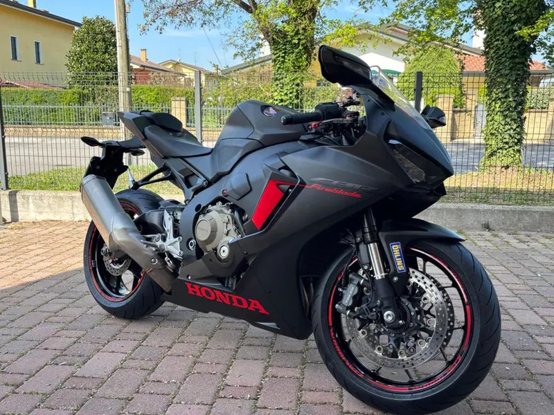 Honda CBR 1000 RR Fireblade (2017 - 19) (2)