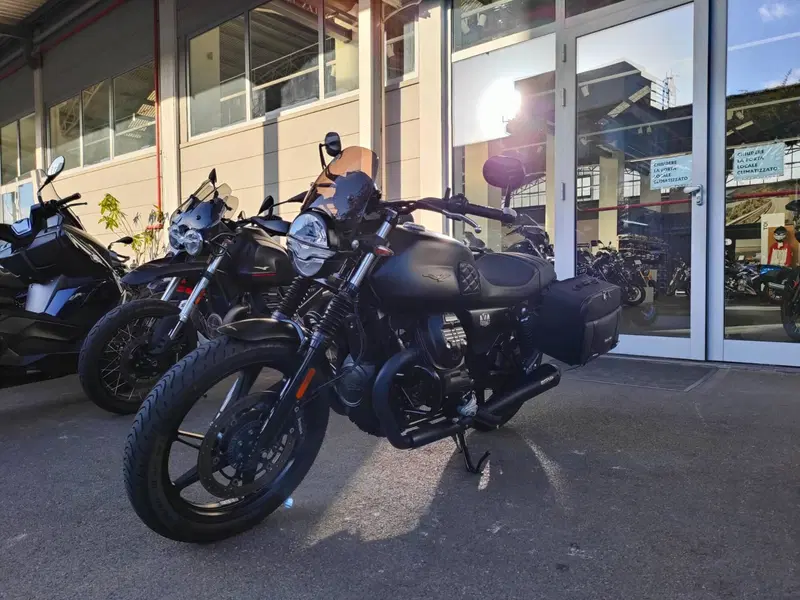 Moto Guzzi V7 Stone (2021 - 24) (2)
