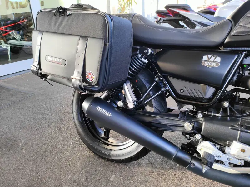 Moto Guzzi V7 Stone (2021 - 24) (3)