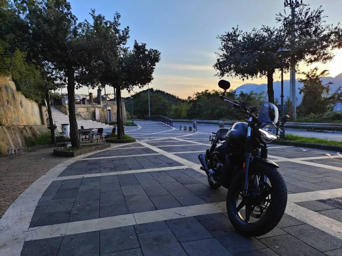 Moto Guzzi V7 Stone (2021 - 24) (4)