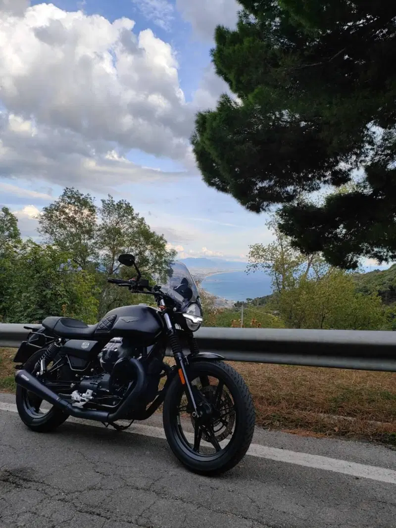 Moto Guzzi V7 Stone (2021 - 24) (6)