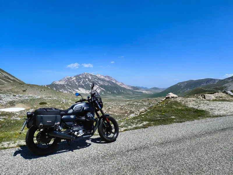 Moto Guzzi V7 Stone (2021 - 24) (7)
