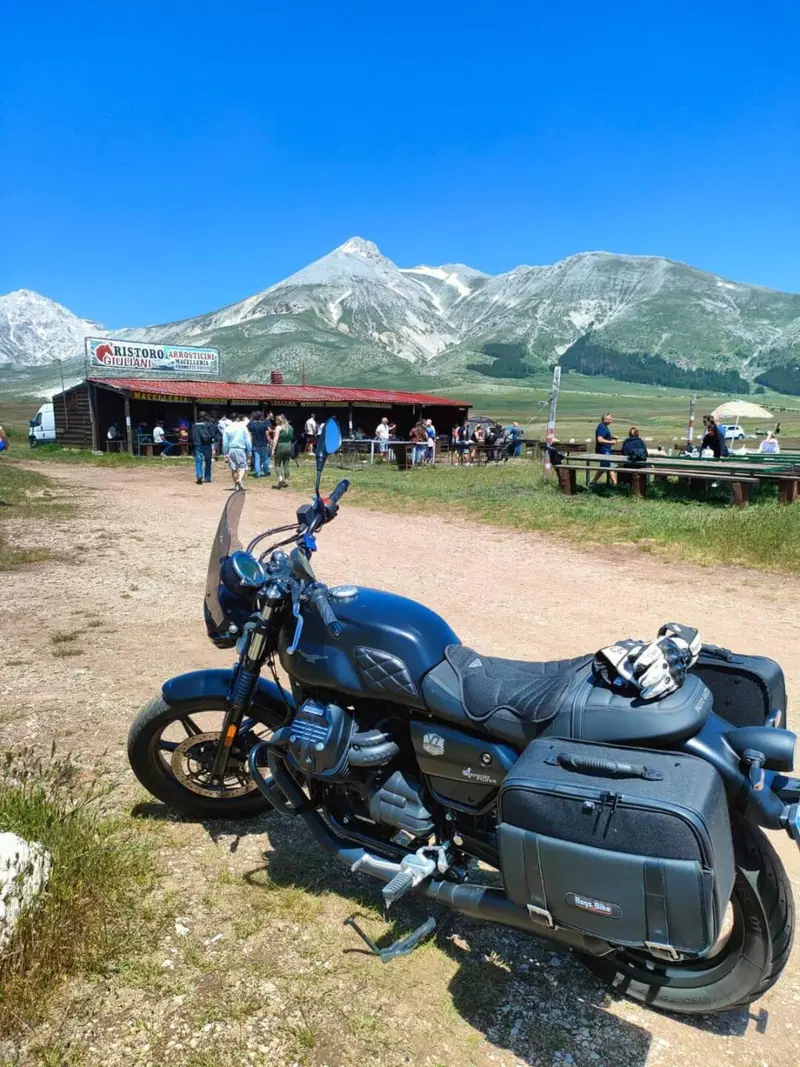Moto Guzzi V7 Stone (2021 - 24) (8)