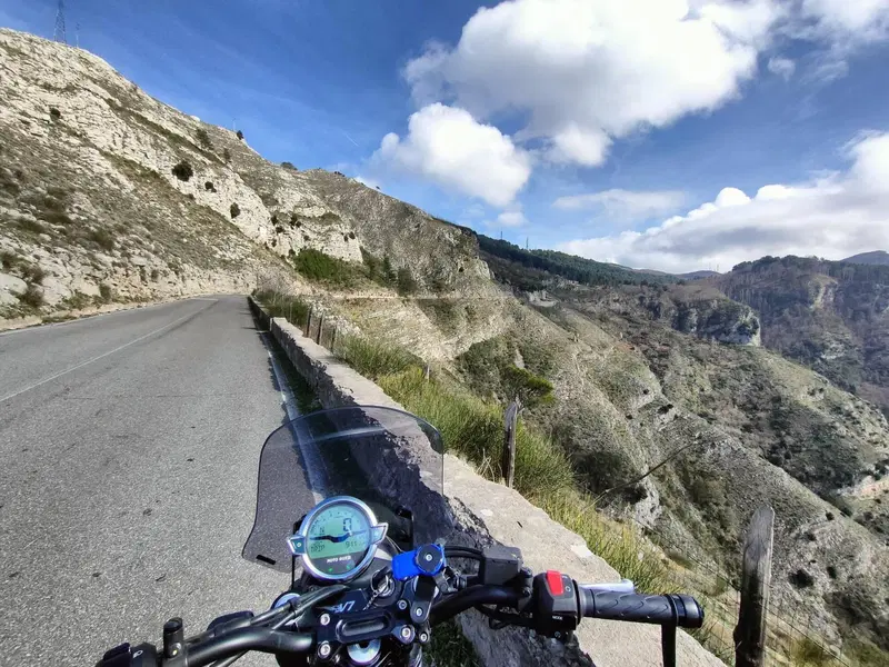 Moto Guzzi V7 Stone (2021 - 24) (11)