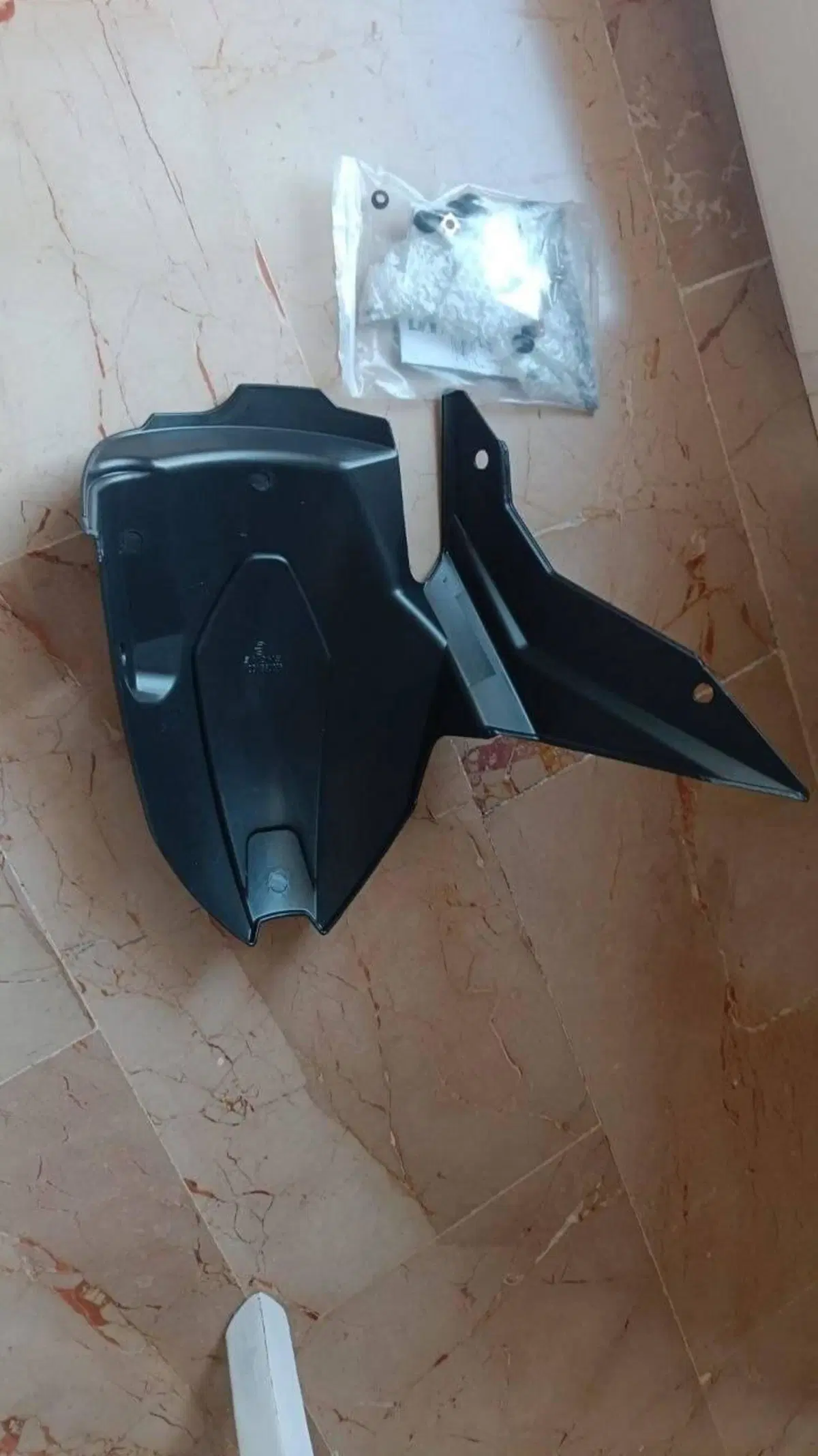Parafango posteriore hugger Suzuki GSX-8S / GSX-8R (2)
