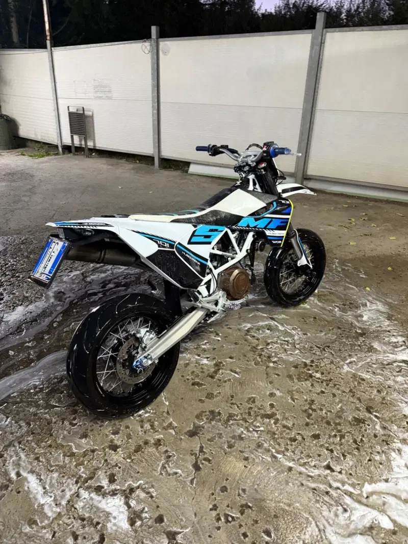 Husqvarna 701 Supermoto (2017 - 19) (3)
