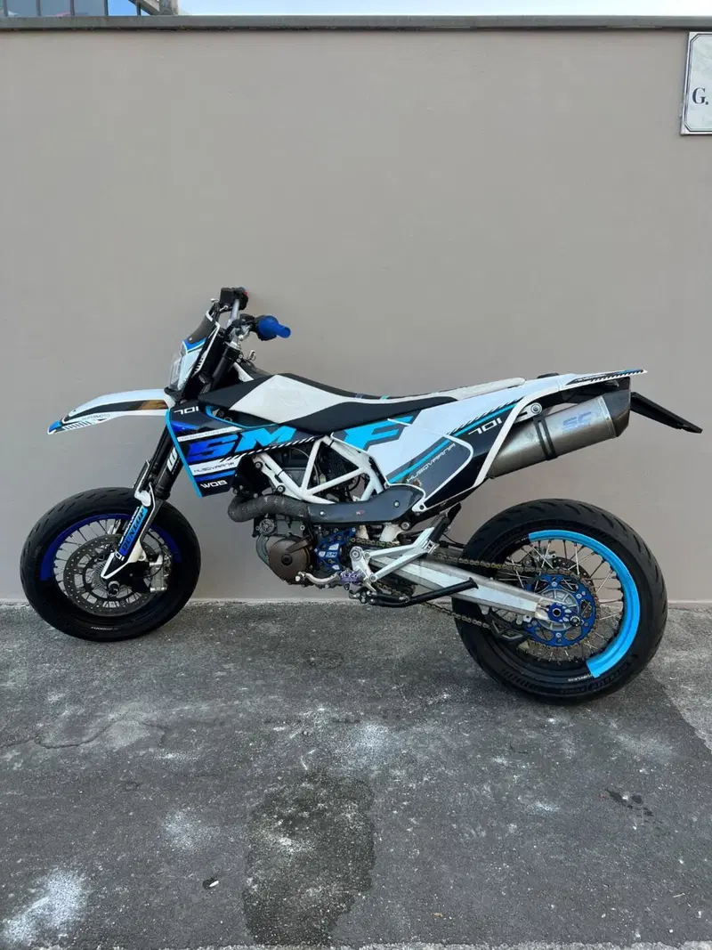 Husqvarna 701 Supermoto (2017 - 19) (4)