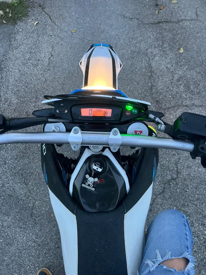 Husqvarna 701 Supermoto (2017 - 19) (6)