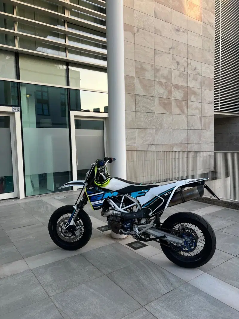 Husqvarna 701 Supermoto (2017 - 19) (7)