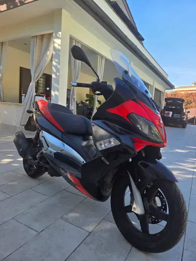 Aprilia SR Max 300 (2011 - 16) usata