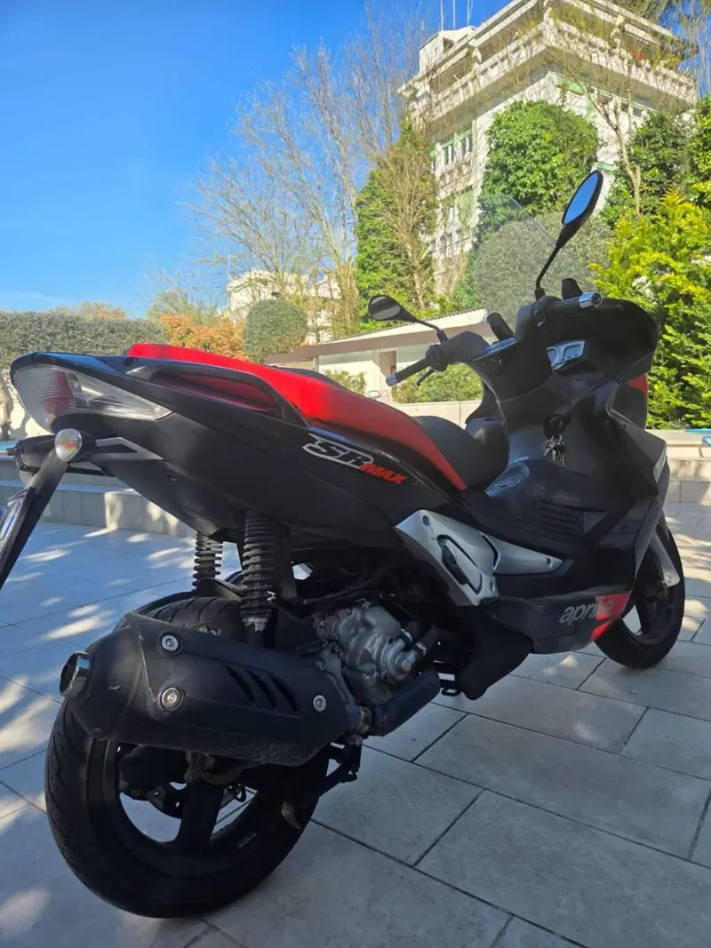 Aprilia SR Max 300 (2011 - 16) (3)