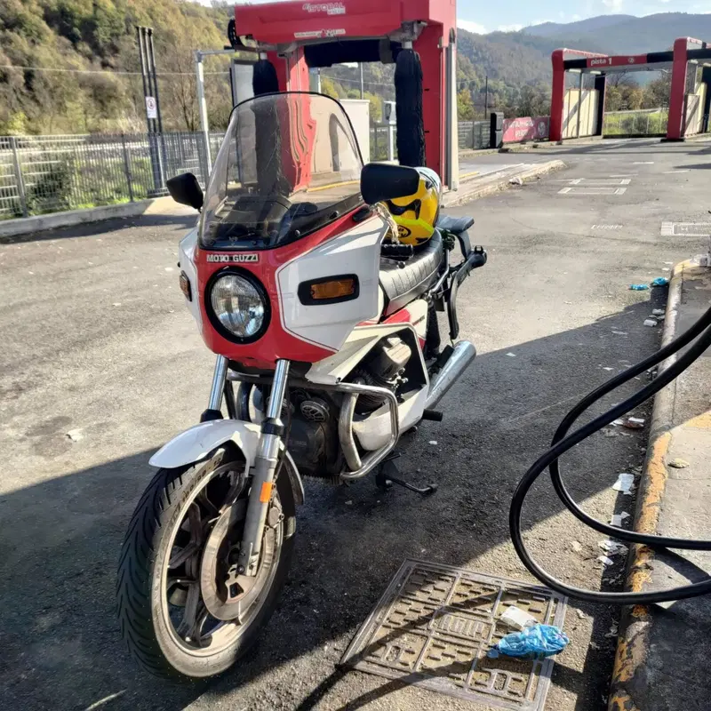 Moto Guzzi SP1000 (8)