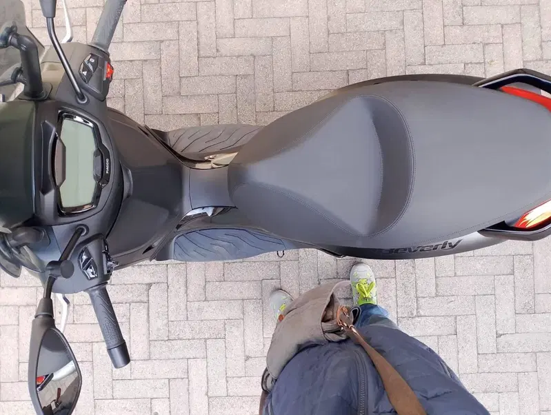 Piaggio Beverly 300 S ABS-ASR (2021 - 25) (2)
