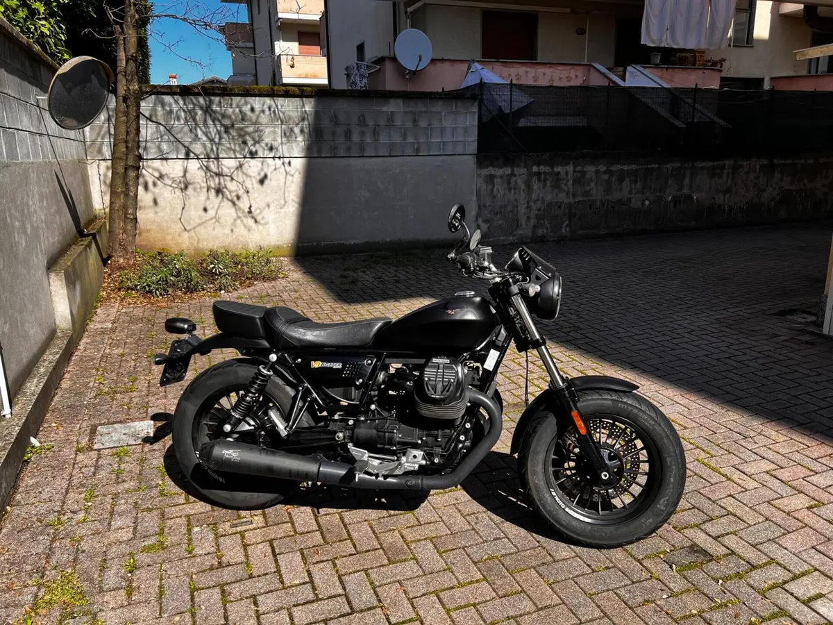 Moto Guzzi V9 Bobber (2018 - 20)