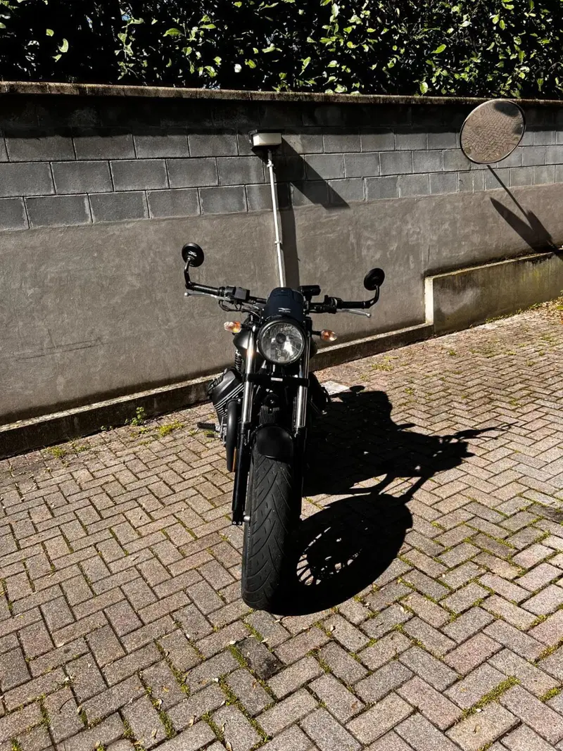 Moto Guzzi V9 Bobber (2018 - 20) (2)