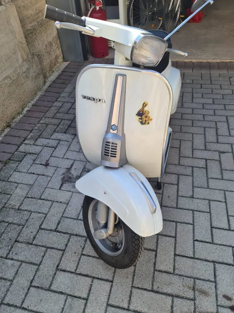 Piaggio Vespa 50 special (2)