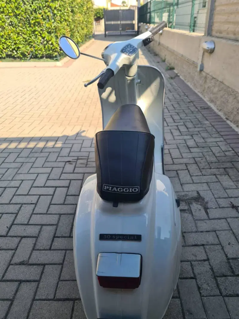 Piaggio Vespa 50 special (3)