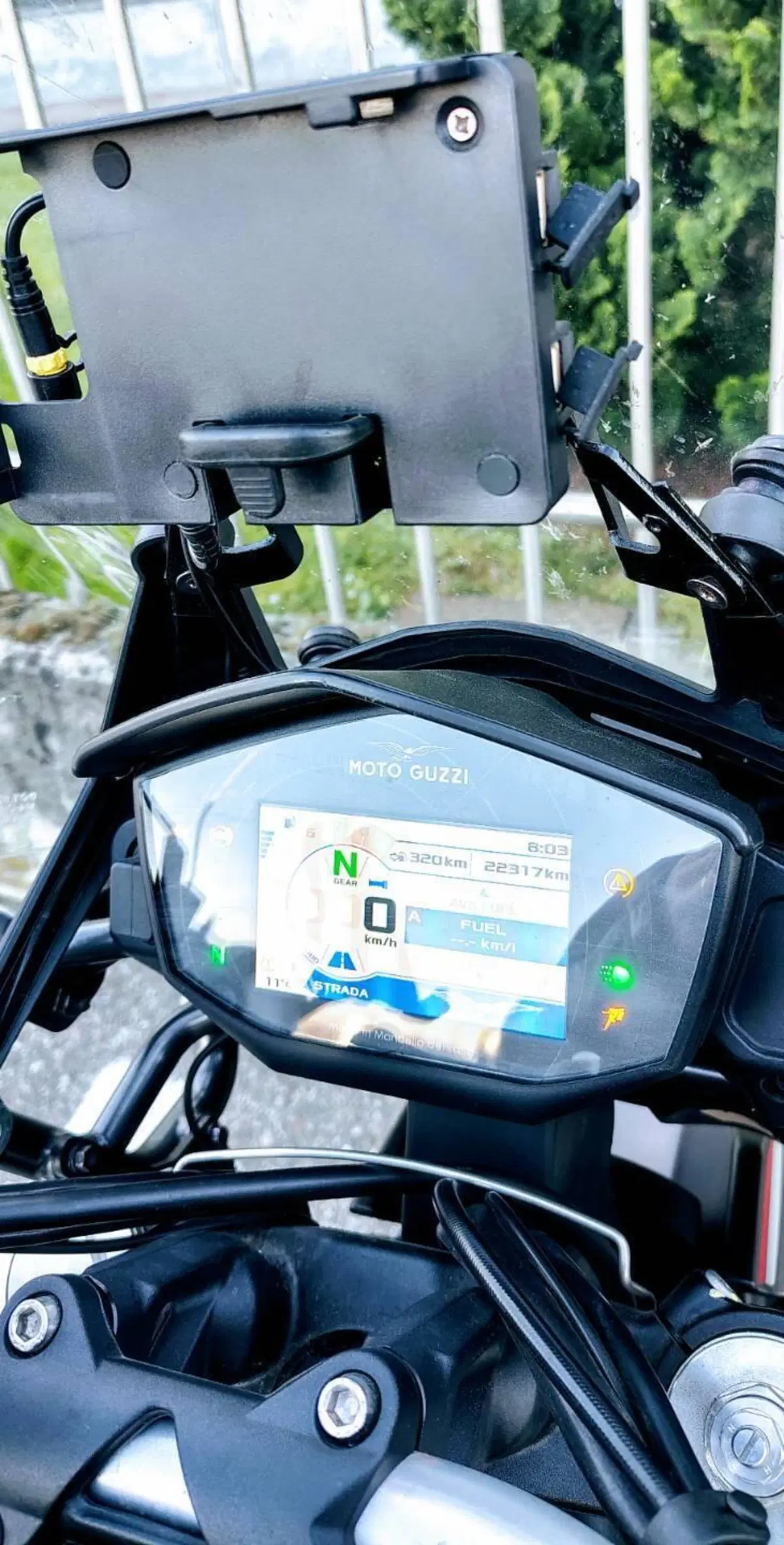 Moto Guzzi V85 TT Travel (2021 - 23) (6)