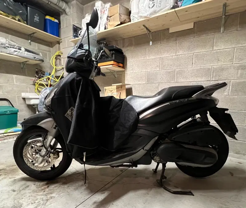 Piaggio Beverly 350 SportTouring ie (2011 - 15)