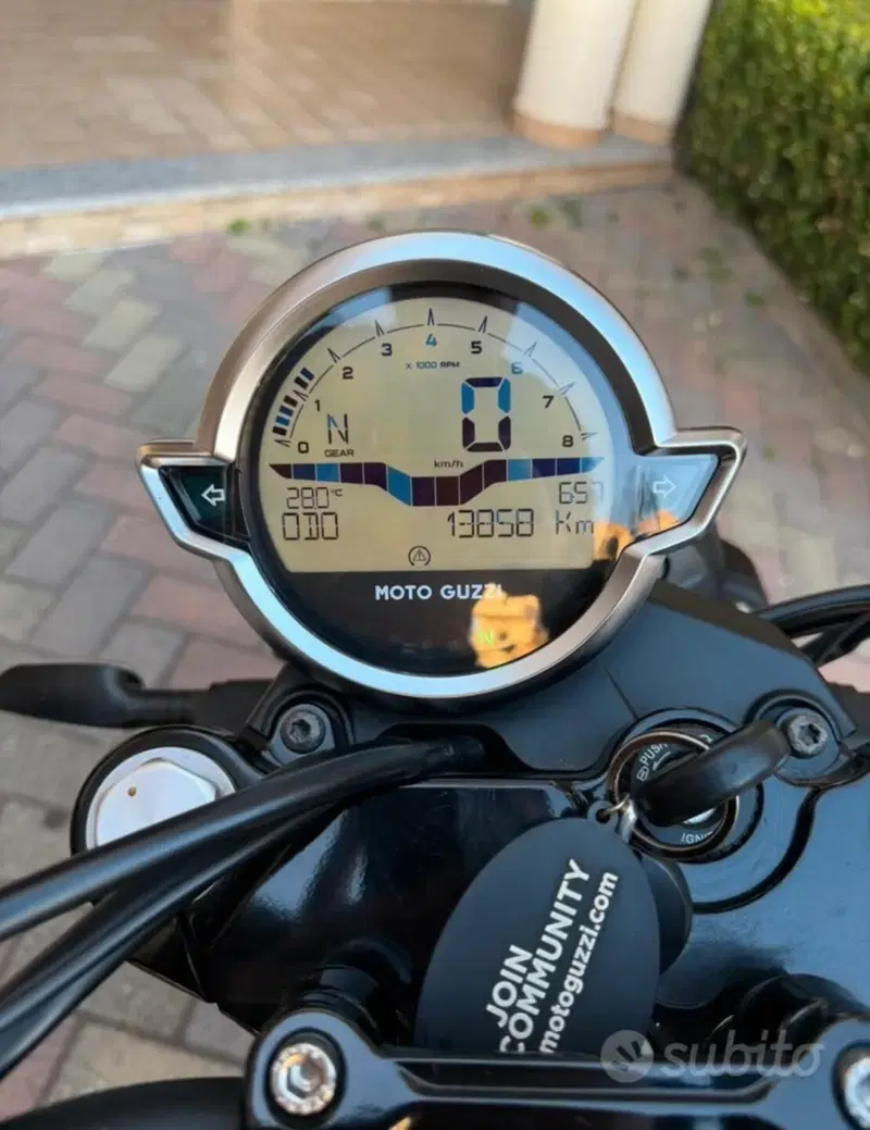 Moto Guzzi V7 Stone (2021 - 24) (5)