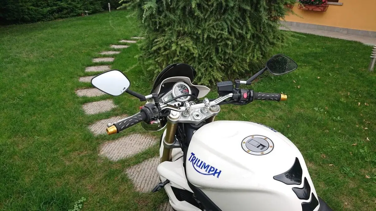 Triumph Street Triple (2007 - 12) (4)