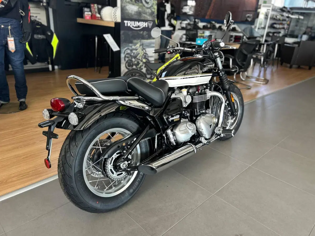 Triumph Bonneville Speedmaster 1200 (2026) (2)