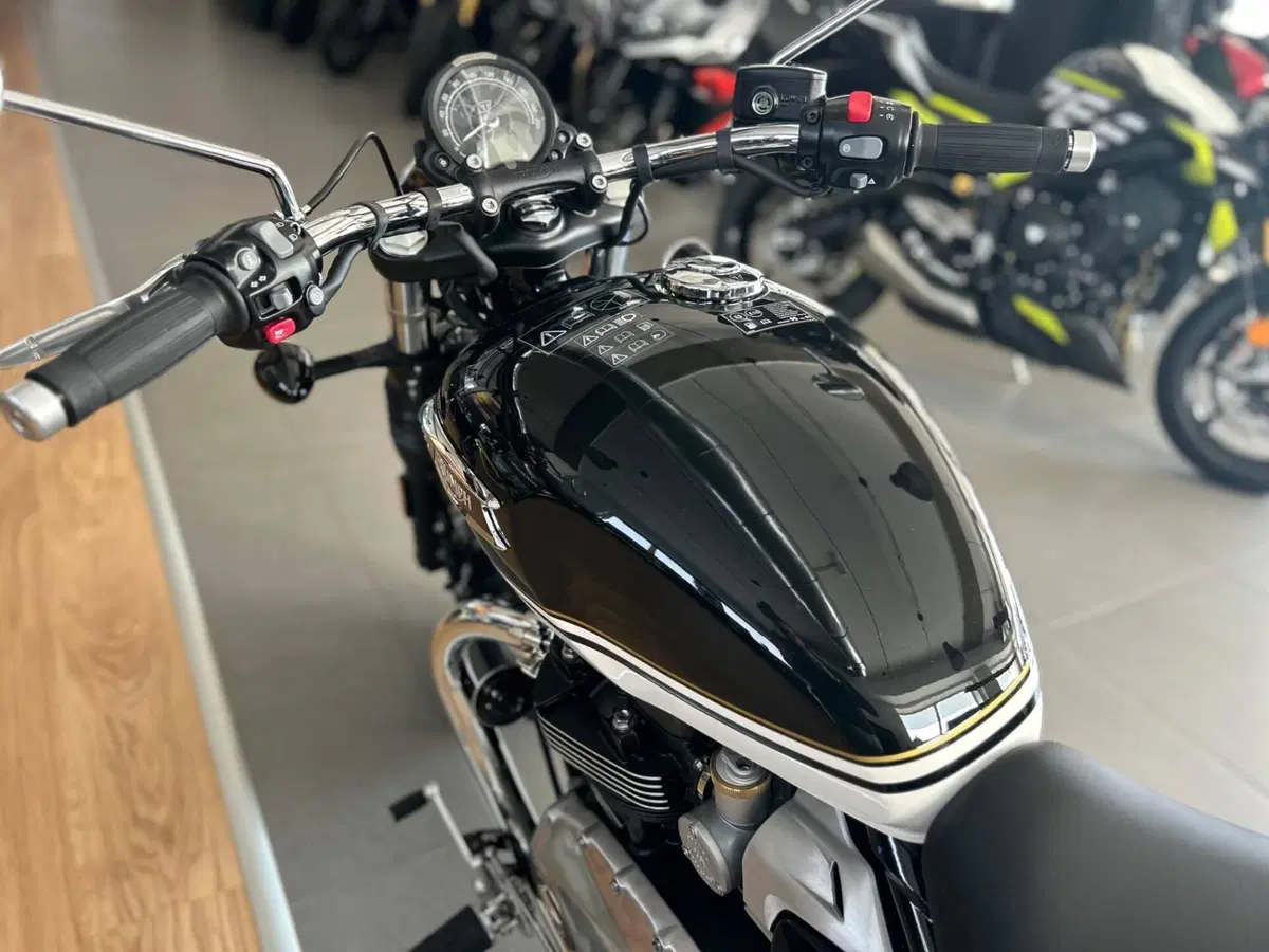 Triumph Bonneville Speedmaster 1200 (2026) (8)