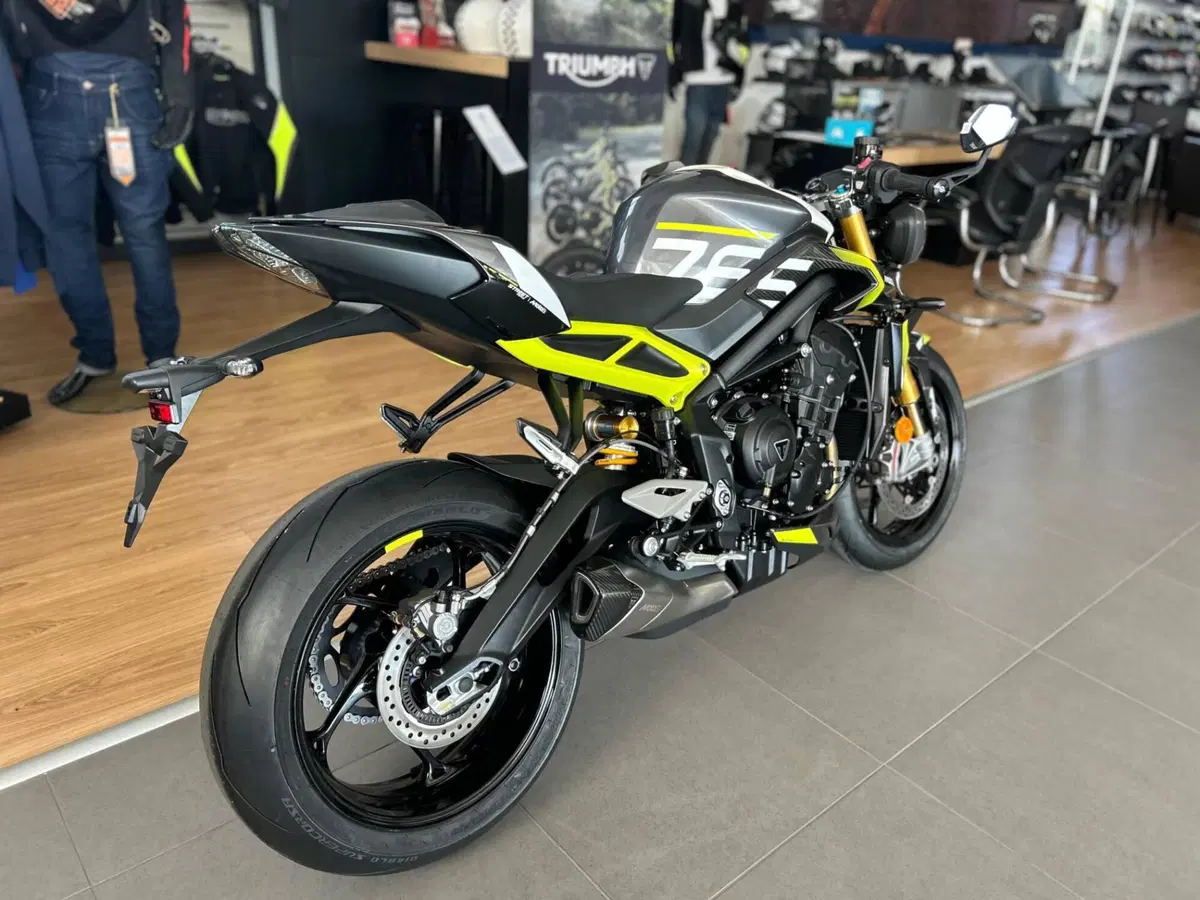 Triumph Street Triple 765 Moto2 (2026) (2)