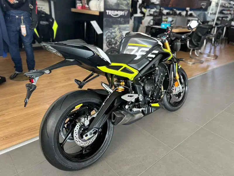 Triumph Street Triple 765 Moto2 (2026) (2)