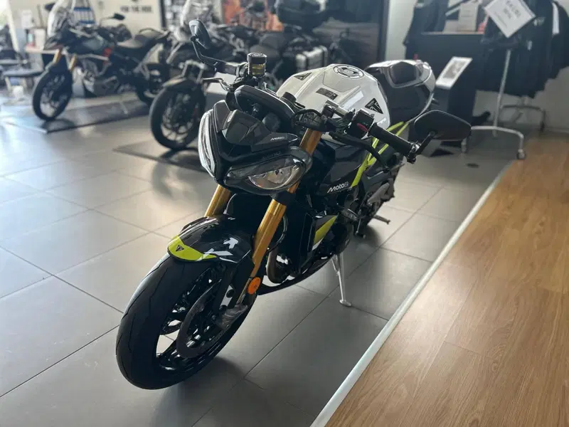 Triumph Street Triple 765 Moto2 (2026) (4)