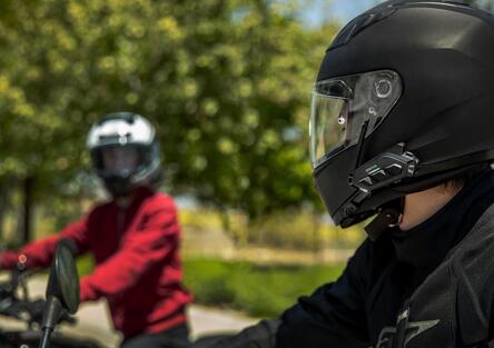 Parlare in moto senza spendere una fortuna: scegliere il proprio interfono a meno di 230 euro