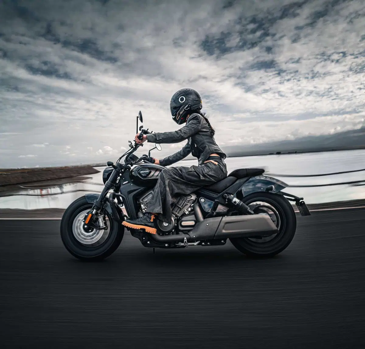 Benda presenta la V-Cruiser Darkflag 500 Commander (2)