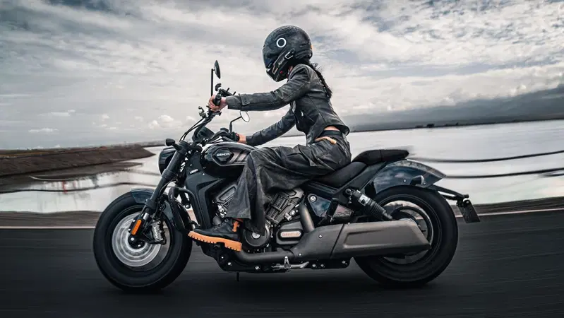 Benda presenta la V-Cruiser Darkflag 500 Commander