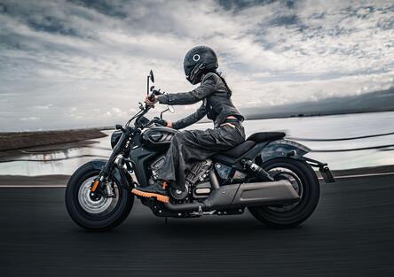 Benda presenta la V-Cruiser Darkflag 500 Commander