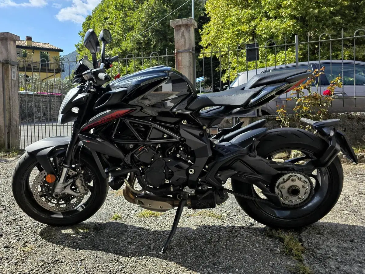 MV Agusta Brutale 800 R (2023 - 25) (2)