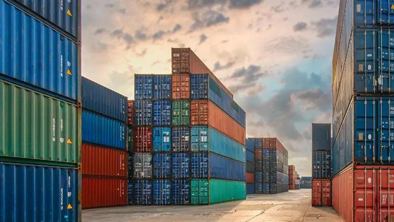 Carburanti e trasporti sotto scacco: la crisi di Hormuz colpisce famiglie, imprese e logistica