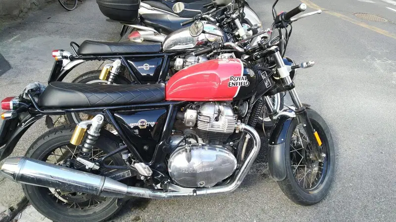 Royal Enfield Interceptor 650 Custom (2020) (4)