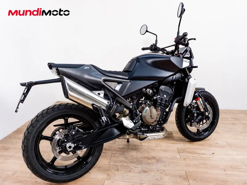 Husqvarna Svartpilen 801 (2024 - 26) (3)