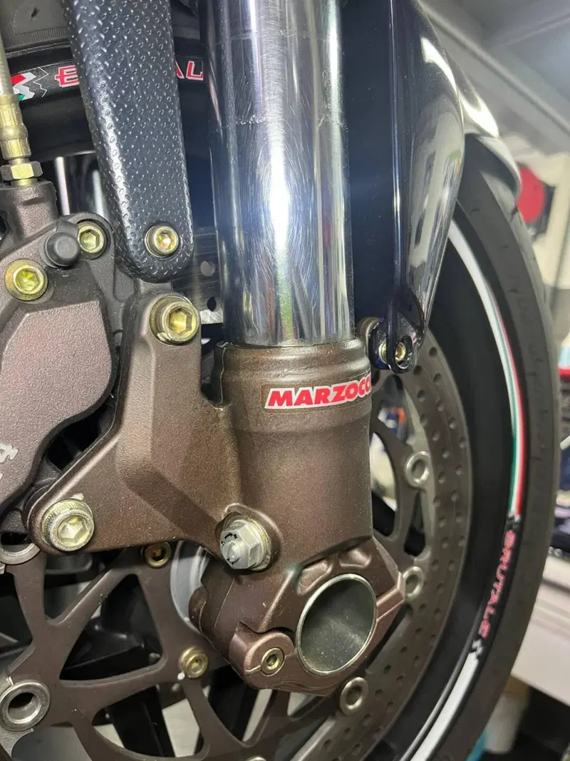 MV Agusta Brutale 910 S (2005 - 11) (8)
