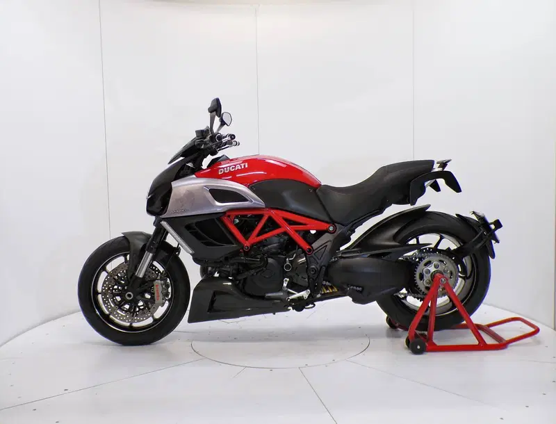 Ducati Diavel 1200 (2010 - 13) (4)
