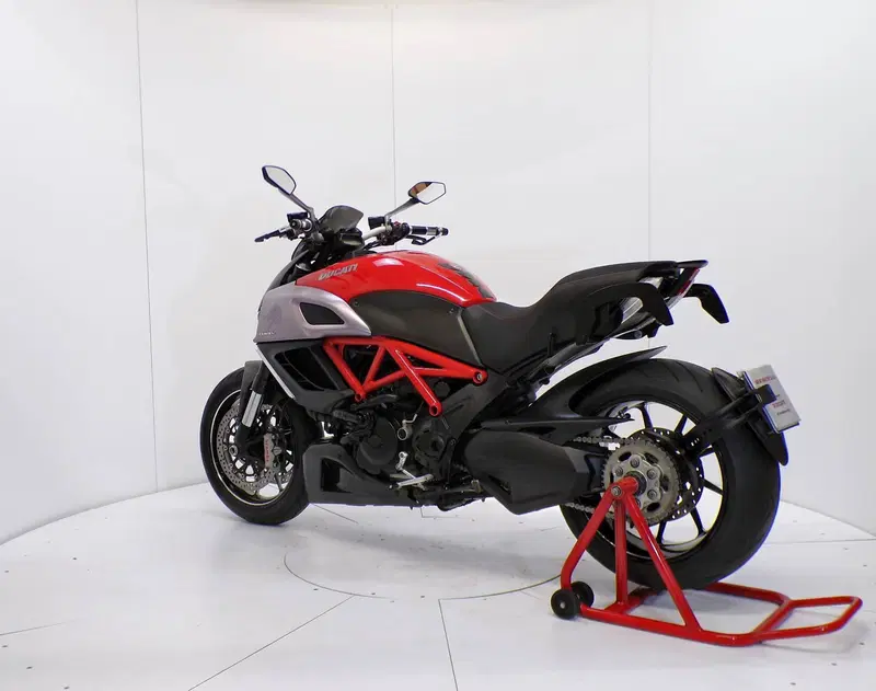 Ducati Diavel 1200 (2010 - 13) (5)