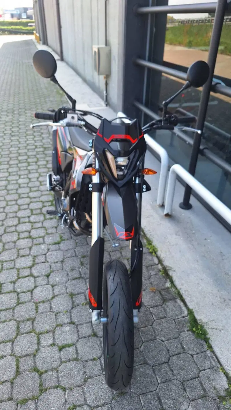 Betamotor RR 125 4T Motard T (2025 - 26) (2)