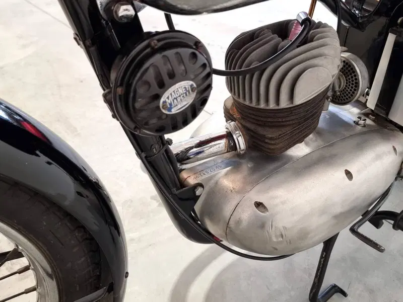 Moto Morini 125 T (17)