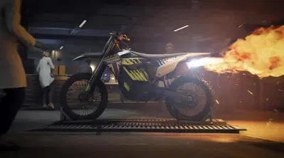 Triumph entra nel mondo virtuale di 007