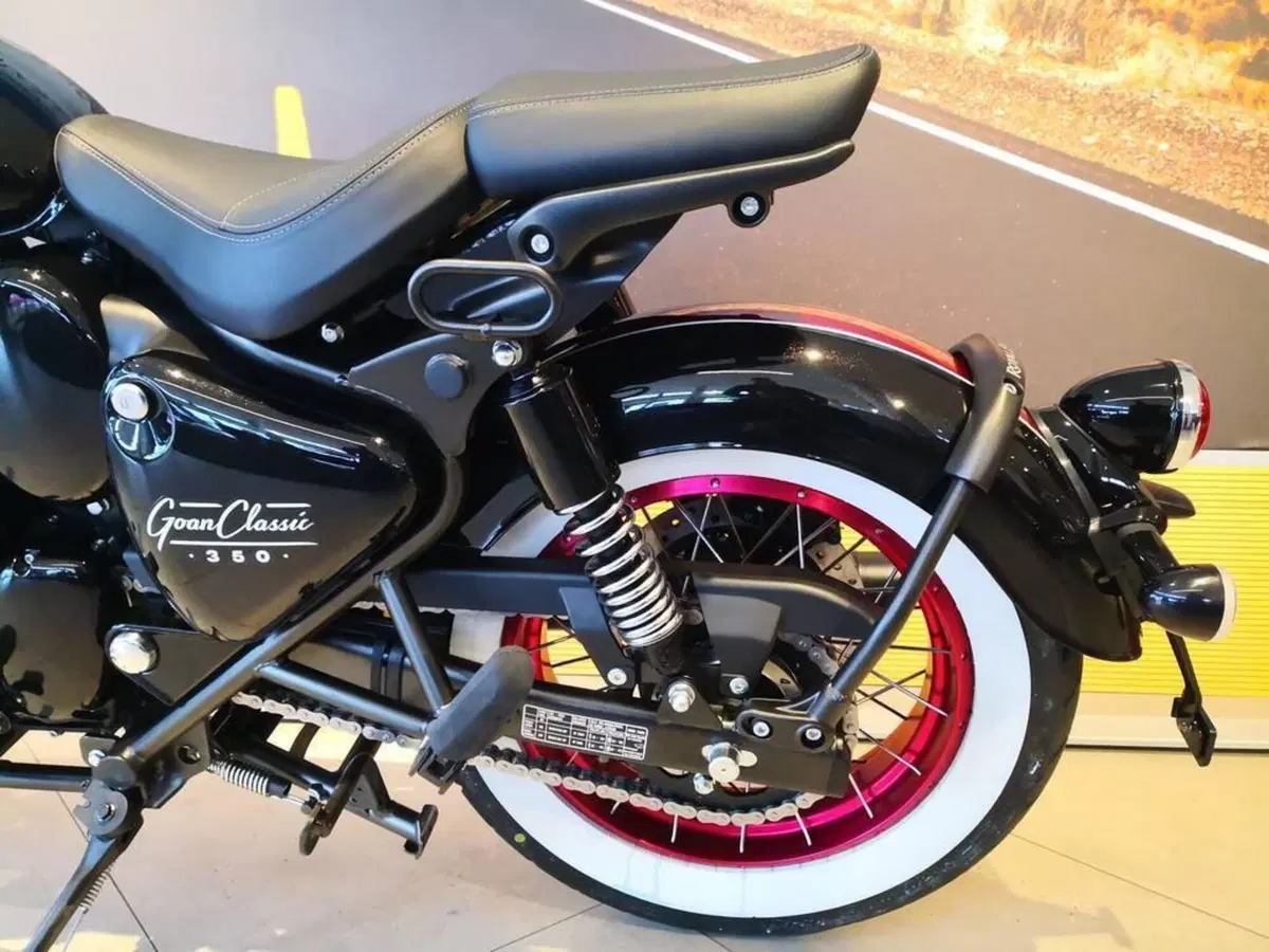 Royal Enfield Goan Classic 350 (2025 - 26) (9)