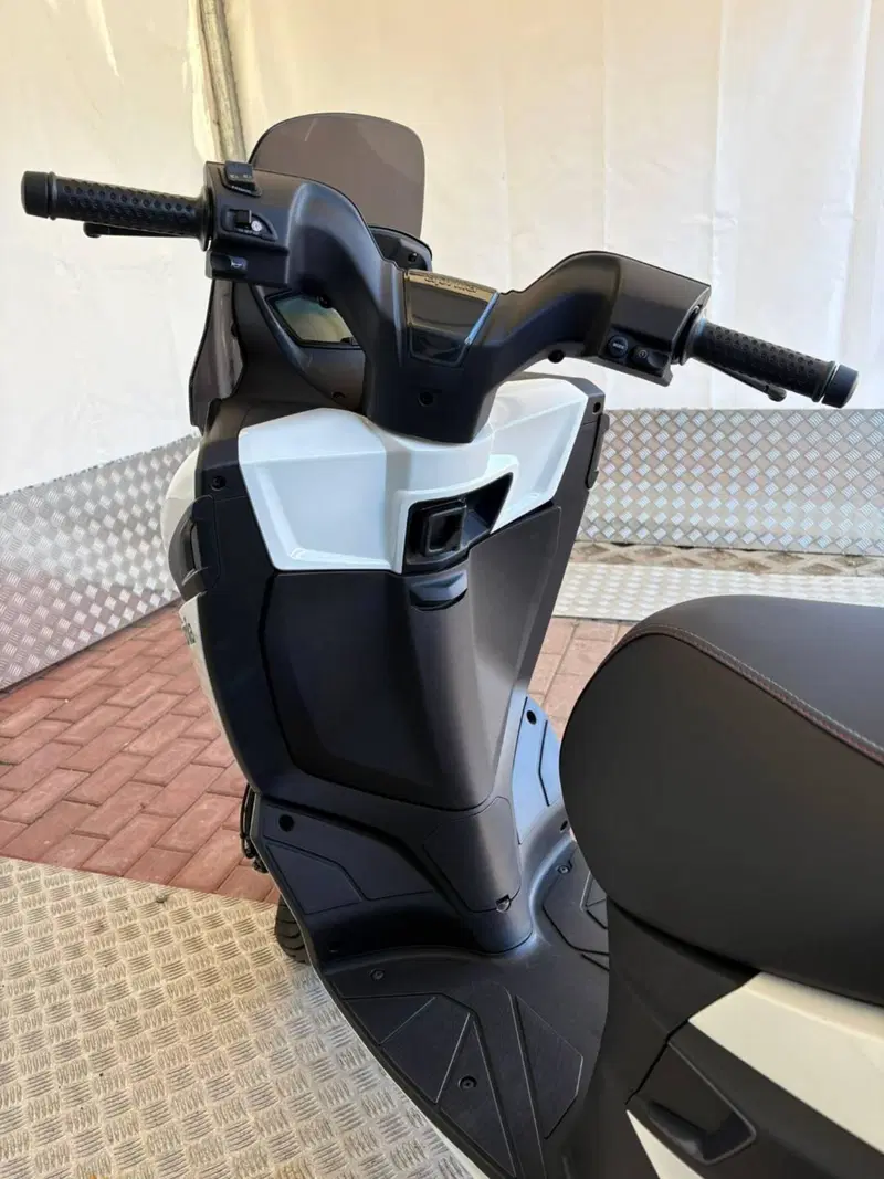Aprilia SXR 50 (2021 - 26) (10)