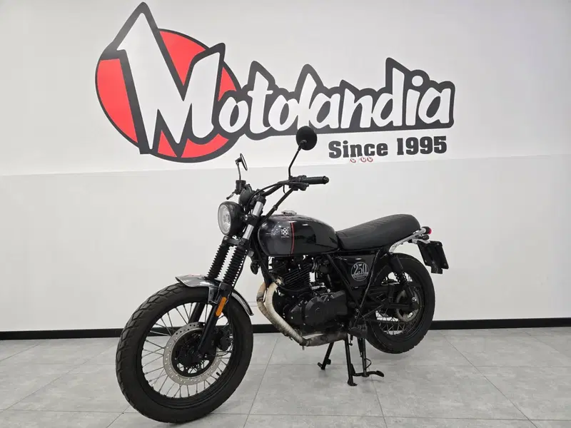 Brixton Motorcycles Cromwell 250 (2021 - 25) (2)