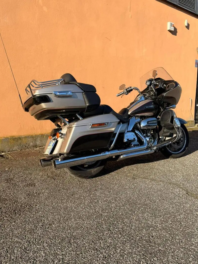Harley-Davidson 107 Road Glide Ultra (2017 - 18) - FLTRU (4)