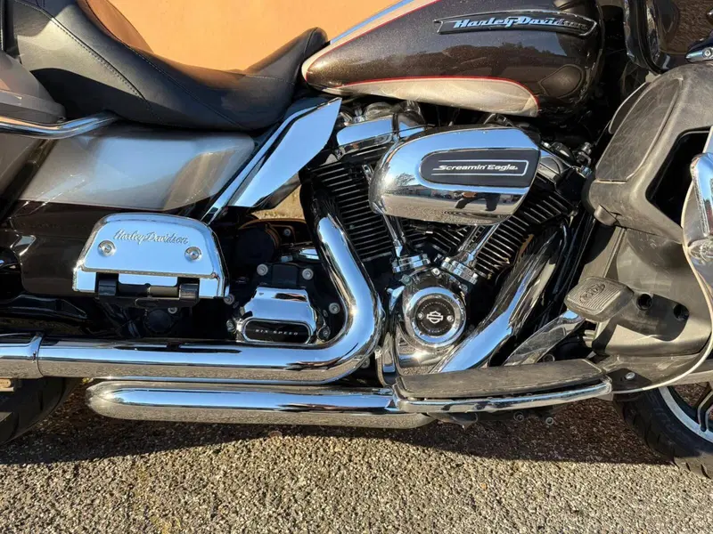 Harley-Davidson 107 Road Glide Ultra (2017 - 18) - FLTRU (2)