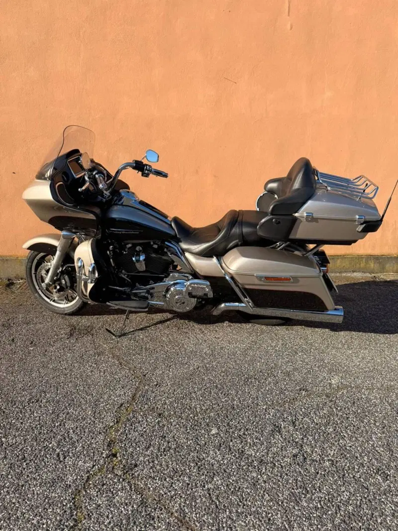 Harley-Davidson 107 Road Glide Ultra (2017 - 18) - FLTRU (3)